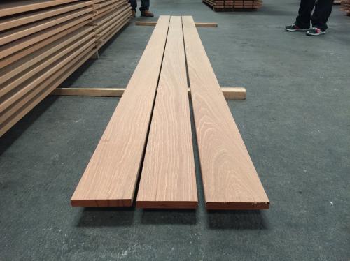 セランガンバツ E4E 4面プレナー仕上げ 厚み20mm x 幅105mm x 長さ1800mm